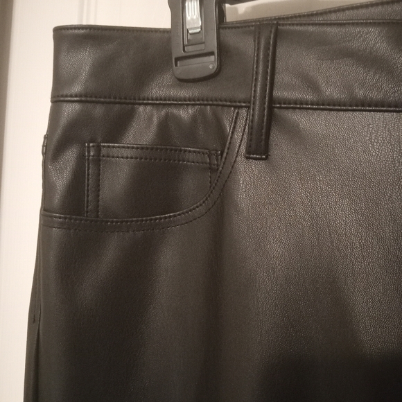 NEW Joe's Jeans High Rise faux leather coated pants in Black Sz 32 - Picture 3 of 10